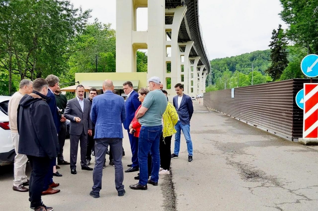 Депутат ЗСК Виктор Тепляков проверил сквер на Мацесте в Сочи