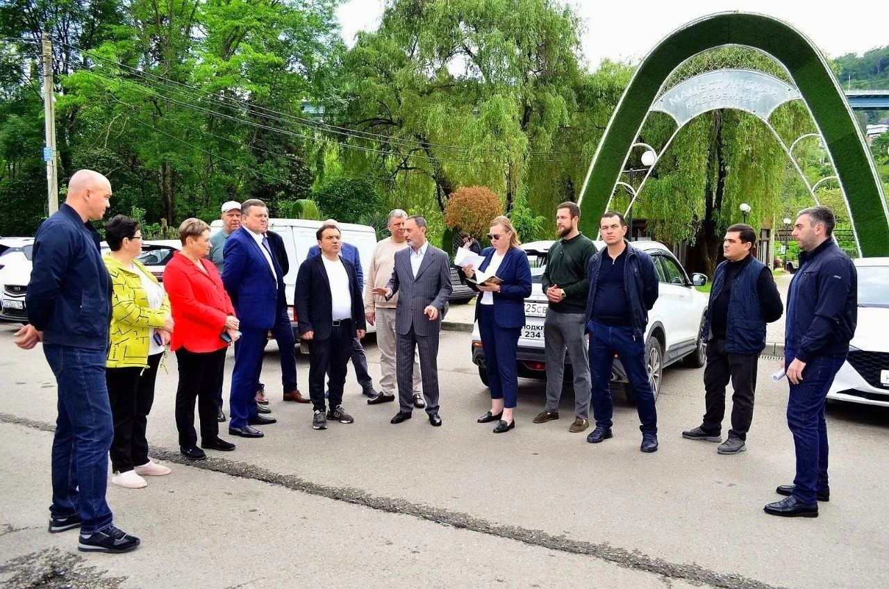Депутат ЗСК Виктор Тепляков проверил сквер на Мацесте в Сочи