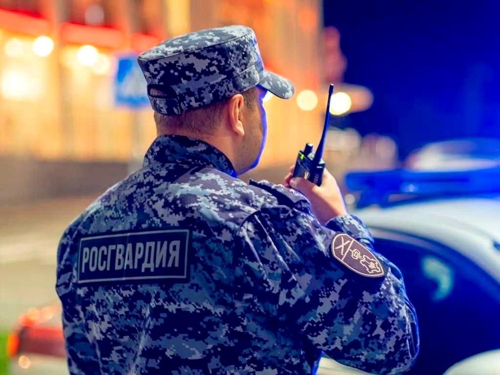 Мужчина ограбил женщину в Адлере, задержан по горячим следам