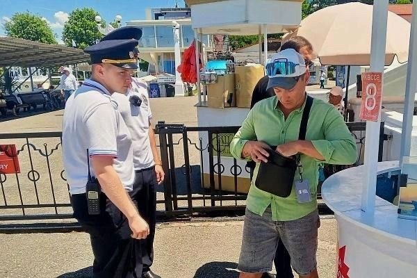 В Сочи оштрафовали на 400 тысяч рублей за навязчивое предложение услуг на улице