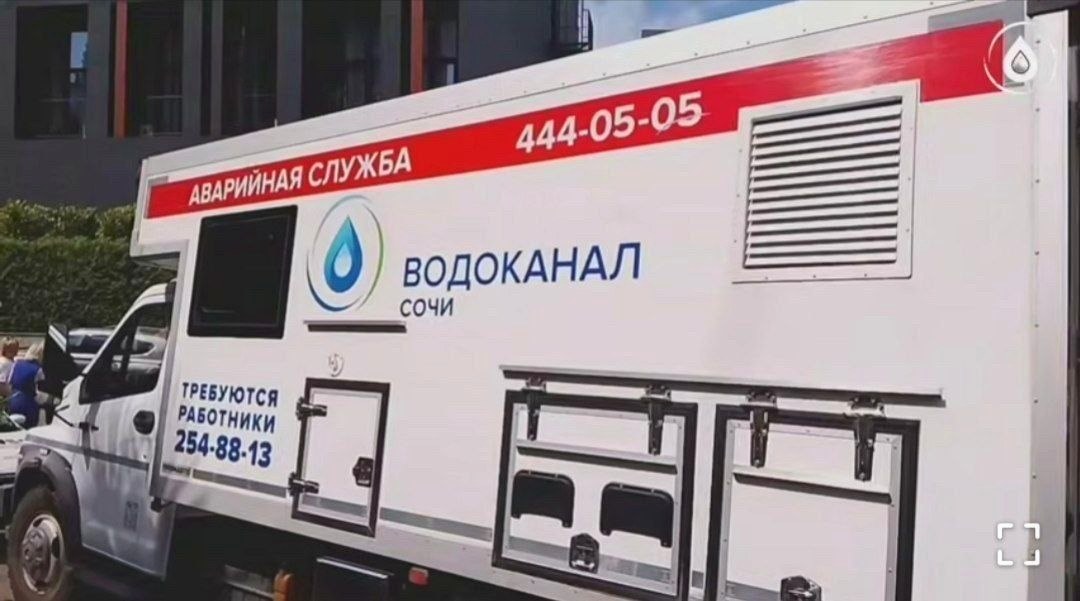Ограничение движения на улице Волжской в Сочи в связи с ремонтом трубопровода