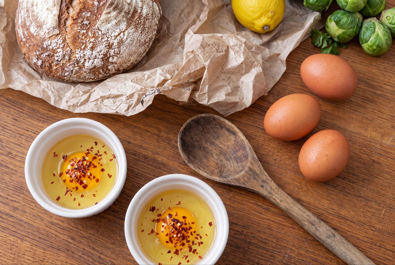 Яйца и продукты для домашних блюд